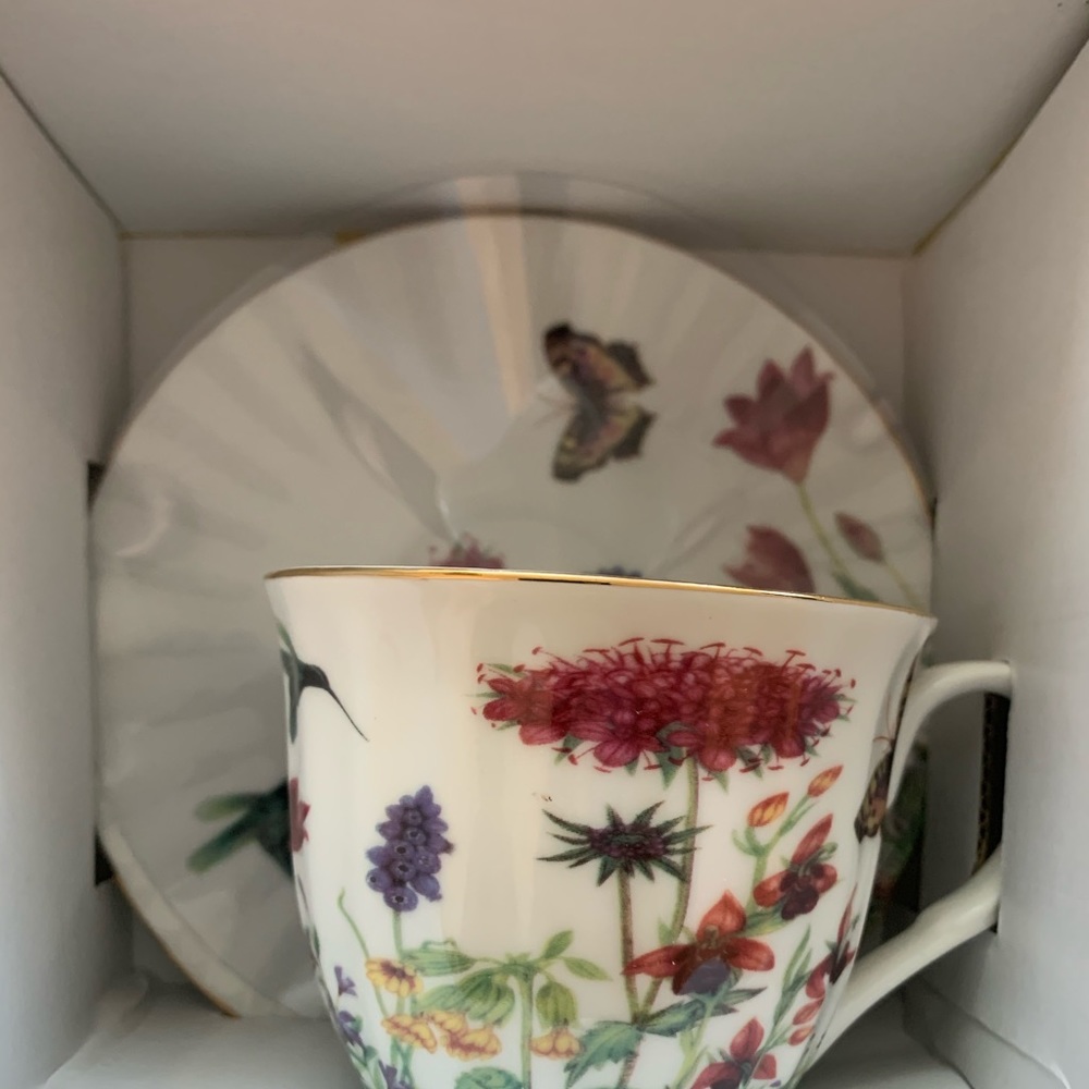 Gracies China Footed Cup & Saucer Set